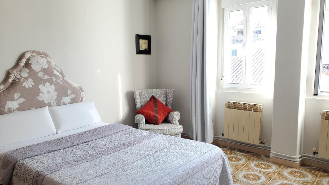 Hostal Martes Caceres Plaza Mayor - Tercer Piso Sin Ascensor Exteriör bild